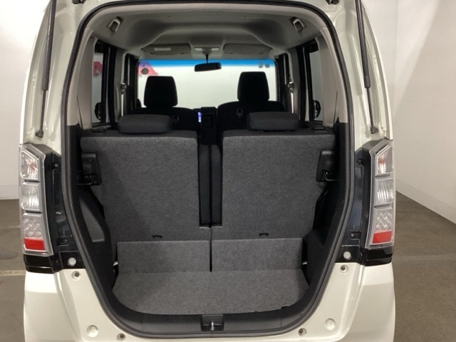 トランクの広さはどうです。　たくさんの荷物が積めます。