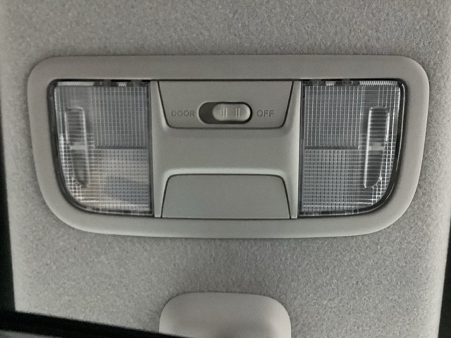 ルームランプは室内を照らしてくれます。