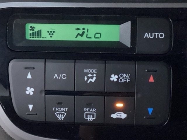 オートエアコンでオールシーズン快適に過ごせます。