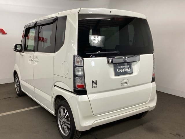 低床ボディは乗り降りしやすく、足元も広々です。