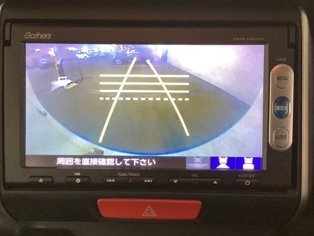 後方確認が便利なバックカメラ搭載、駐車時も安心です！！