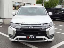 LEDヘッドライトとフォグランプが暗い道でも明るく照らしてくれます！安心してドライブが出来ます！