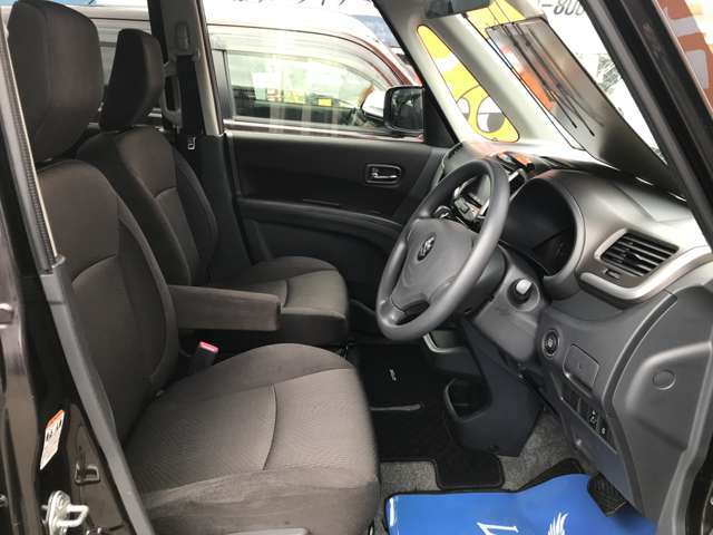 内装はリバティでは本当にこだわっています。なぜなら家族で乗る車だからです。お客様目線になった際に、こどもを乗せるならキレイなクルマのほうが安心と考えたからです。クリーニングは徹底しています。