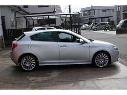 当店ではご契約車輌への持ち込みパーツ（ナビ、ETC、HIDなど）の取付を無料にて行います！！（パーツの手配も承ります、一部お受けできない物もございます）