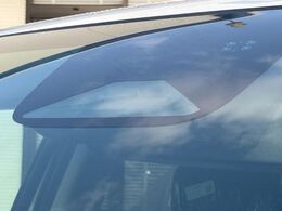 【ホンダセンシング】走行中に前方の車両等を認識し、衝突しそうな時は警報とブレーキで衝突回避と被害軽減をアシスト。より安全にドライブをお楽しみいただけます。