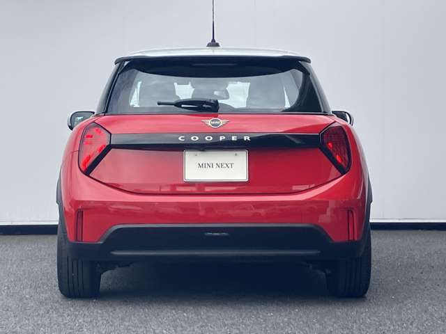 このお車はBPS/MINI NEXT川口に展示中です！総在庫900台を当店でご案内可能です！ご来場、お問い合わせをスタッフ一同お待ちしております。〈住所〉埼玉県川口市朝日1-5-16　(TEL)048-222-8420