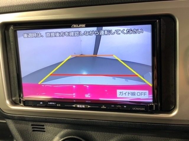 リバースギアに入れるだけで後方の表示へ切り替わります。夜間や雨の日の駐車も楽になりますよ。