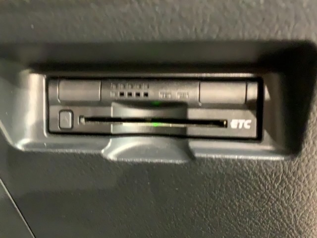 いまや快適なカーライフに欠かせないETCが付いています。