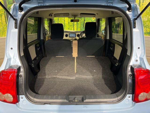 後席を格納すると、これだけの広さが！シーンに合わせたシートアレンジで、大きな荷物も積むことが出来ます♪