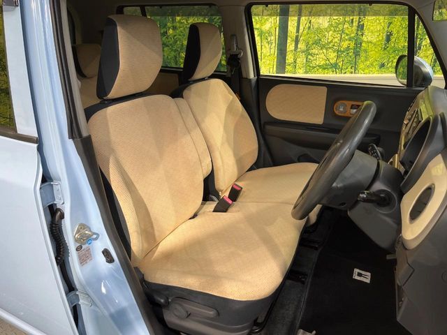 運転席シート廻りは使用感も少なく、良好な状態となっています。丁寧に使われていたことがよくわかりますね。