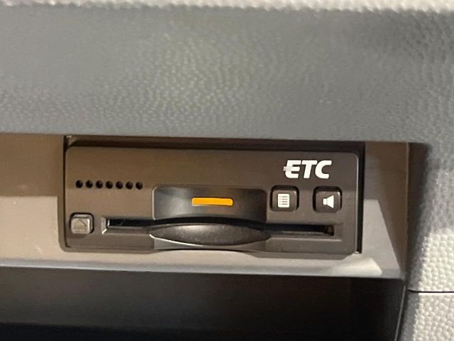 【ETC】高速道路の料金所をストレスなく通過！話題のスポットやサービスエリアに多い「スマートIC」利用時は必須のアイテムです。当店でセットアップを実施、ご納車当日からすぐにご利用いただけます！