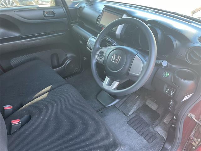 運転席　目立つシミ汚れ、破れなどもなく良好なコンディションとなっております。