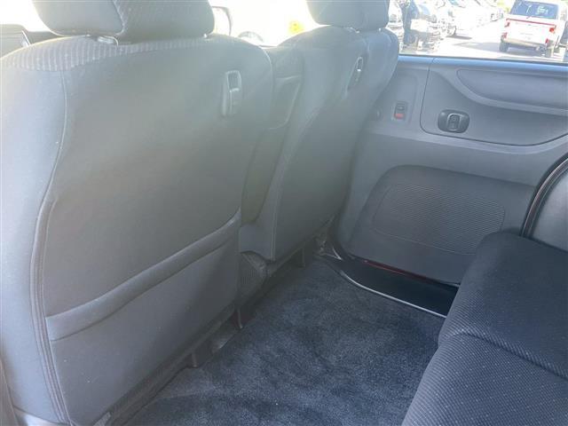 セカンドシート　気になるシミ、汚れもなく良好なコンディションです。