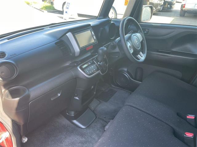 助手席　気になるシミ、汚れもなく良好なコンディションです。