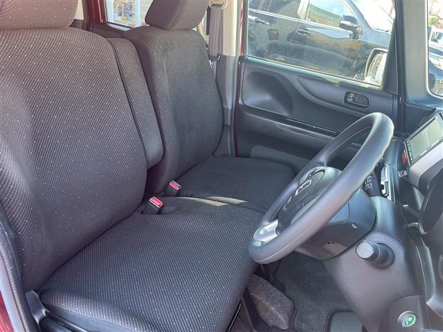 運転席　目立つシミ汚れ、破れなどもなく良好なコンディションとなっております。