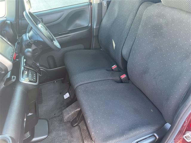 助手席　気になるシミ、汚れもなく良好なコンディションです。