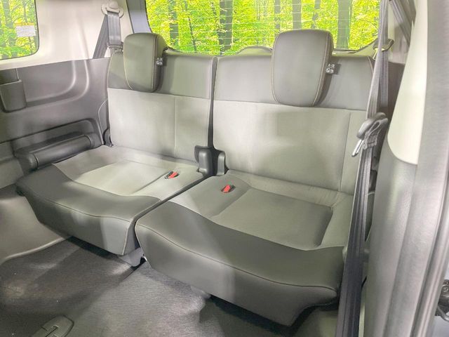 3列目シートはもちろん状態良好☆大人でもゆったりと座って頂けますので、大人数でのお出かけもラクラクです♪ご家族で、気の知れた仲間で、ドライブに行くのが楽しみですね♪