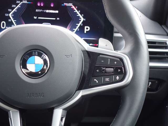 ◆インスツルメントパネルやインテリアトリムなどは、調和しなが洗練された室内を作り上げ、スイッチ類によって、優れた操作性をも実現。ドライバーの視線や動線を考え、人間工学に基づきデザインされています。◆