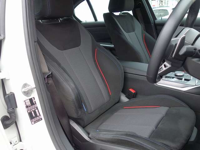 ◆上質なシートは程よいホールド感で座り心地も良く、人間工学に基づき形成した形状が長時間のドライブ疲労も軽減します◆