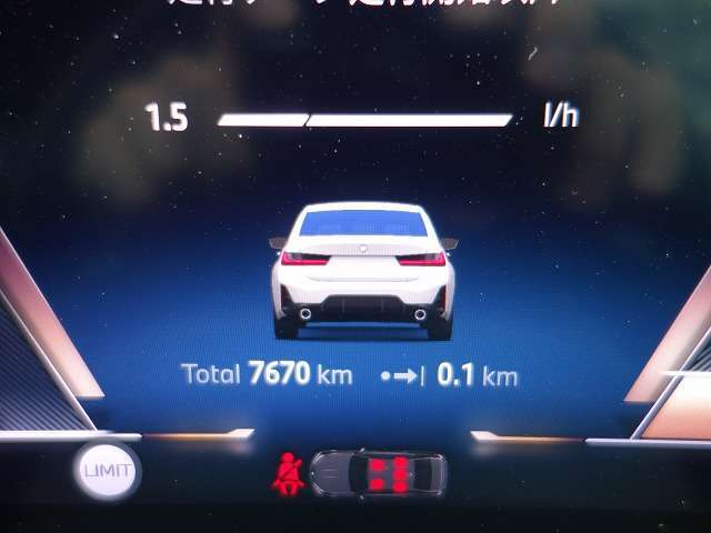 ◆インスツルメント・パネルのエレガントなデザインは、BMW特有の水平ラインで構成され、室内空間に端正な印象をもたらします。人間工学に基づいてレイアウトされた重要な操作系統は、直観的な操作が可能です◆