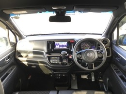 広びろとした視界が運転にゆとりを広げます。
