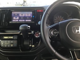 ドライブの必需品。見やすい・使いやすいHonda純正のメモリーナビを搭載。