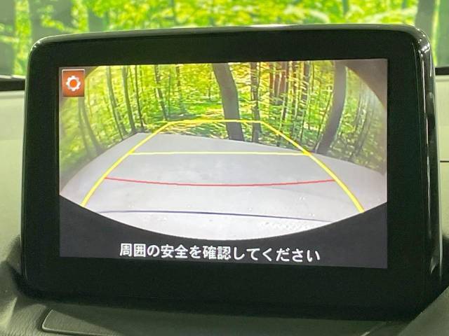 【バックカメラ】駐車時に後方がリアルタイム映像で確認できます。大型商業施設や立体駐車場での駐車時や、夜間のバック時に大活躍！運転スキルに関わらず、今や必須となった装備のひとつです！