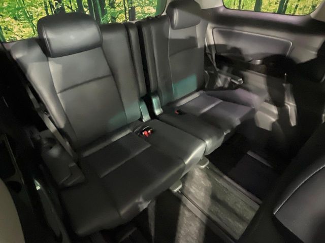 3列目シートはもちろん状態良好☆大人でもゆったりと座って頂けますので、大人数でのお出かけもラクラクです♪ご家族で、気の知れた仲間で、ドライブに行くのが楽しみですね♪