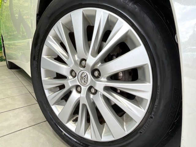 【純正18インチアルミホイール】外観にマッチした純正アルミホイールを装着しております。各種社外アルミホイールや、スタッドレスタイヤも取扱いしております。是非ご相談ください♪