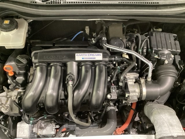 ホンダスタッフがしっかり整備して保証付きにてお渡し致します。エンジンルーム＆室内ルームともにクリーニング済みで清潔です。快適なドライブをお楽しみください。