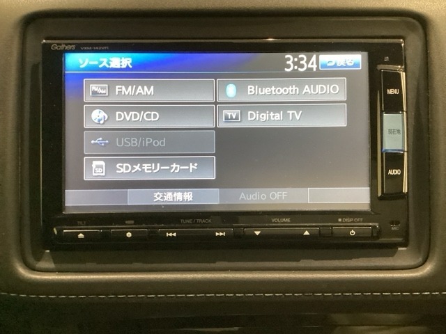 ナビゲーションはフルセグTV対応のGathers純正メモリーナビを搭載しています。Bluetoothオーディオ機能がありますので、スマートフォンなどの音楽も再生できます。