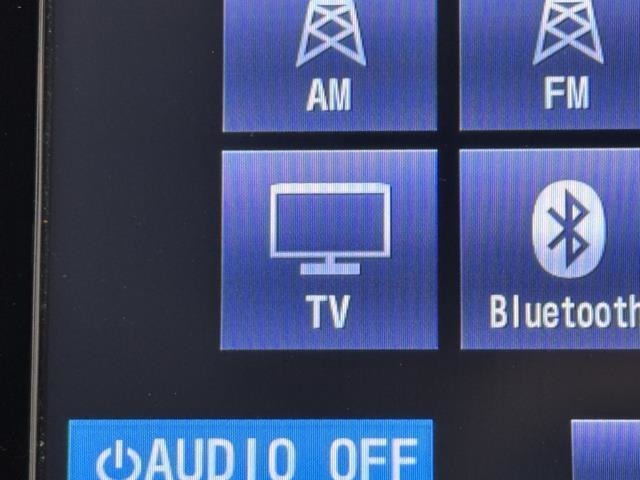 TVが見れるチューナーを装備しています。　新しい車でも付いていないことで、TVが見れない事も多々あるので要チェックです。