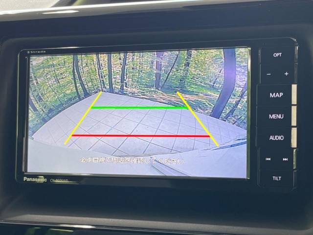 【バックカメラ】駐車時に後方がリアルタイム映像で確認できます。大型商業施設や立体駐車場での駐車時や、夜間のバック時に大活躍！運転スキルに関わらず、今や必須となった装備のひとつです！