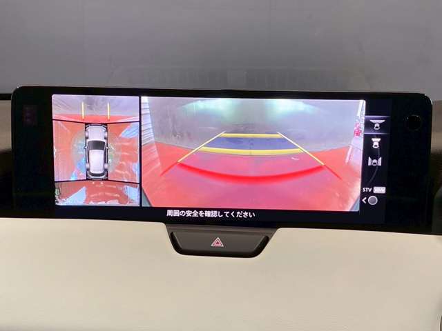 【360°ビュー・モニター】前後左右4つのカメラ映像をさまざまな走行状況に応じて切り替えてセンターディスプレイに表示することで、駐車時や狭い道でのすれ違い時、見通しの悪い交差点進入時でも安心感を高めます。