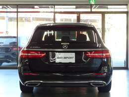 （アイドリングストップ）により燃費向上を実現しております！！　外装色は人気のオブシディアンブラック！！　内装はお洒落なマキアートベージュレザーシート＆ブライトアルミニウムインテリアトリムの組み合わせ！！