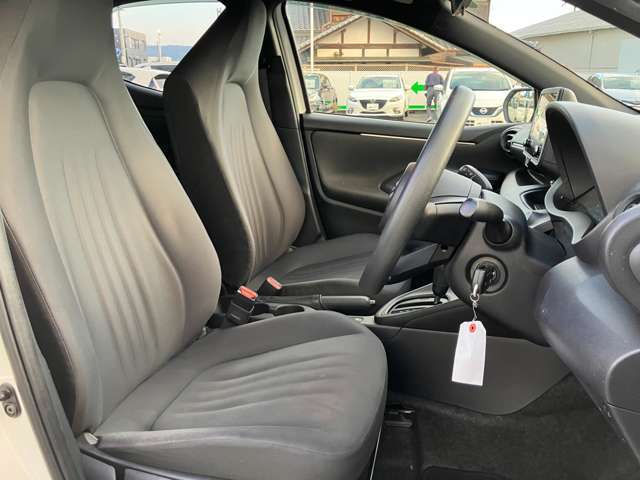 運転席シート廻りは使用感も少なく、良好な状態となっています。