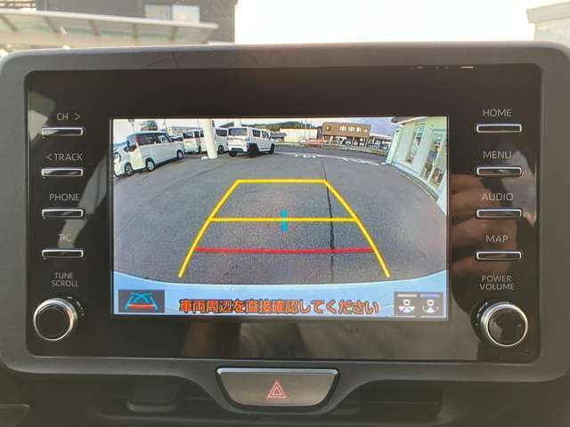 【バックカメラ】駐車時に後方がリアルタイム映像で確認できます。大型商業施設や立体駐車場での駐車時や、夜間のバック時に大活躍！運転スキルに関わらず、今や必須となった装備のひとつです！
