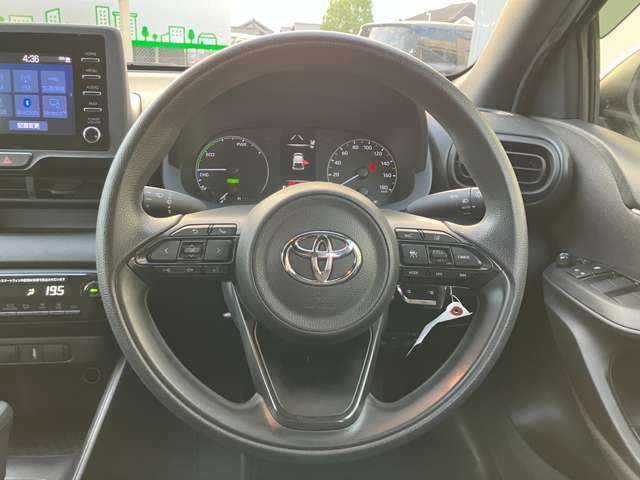 ステアリングも使用感が少なく、きれいな状態となっております。