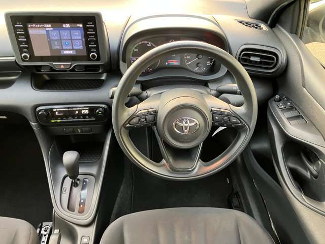 ステアリングも使用感が少なく、きれいな状態となっております。