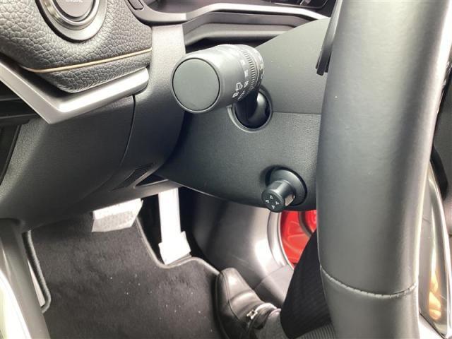 ハンドルを前後上下調整が電動で簡単にできます。