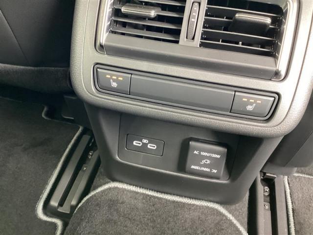 運転席・助手席それぞれにシートヒーターが付いています。これからの時期に重宝します。