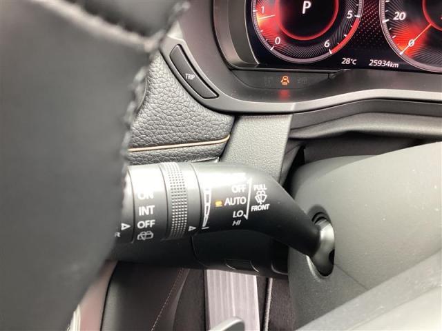 オートワイパー機能装備しています。雨の日にワイパーの速さが自動調節されます。