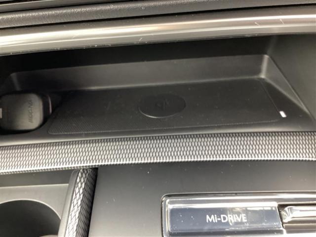 スマートフォンの置くだけ充電機能がここにあります。便利です。