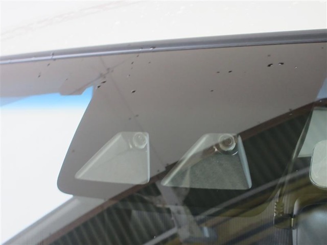 サポカーは、高齢運転者を含めたすべてのドライバーによる交通事故の発生防止・被害軽減対策の一環として、国が推奨する新しい自動車安全コンセプトです。詳しくは販売店スタッフまでおたずねください。