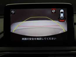 バックモニターが標準装備されておりますので狭い駐車場でもラクラク♪　視認性もバッチリです。