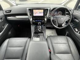 こちらインパネ全体の写真になります。納車はおおむね2週間程度（必要書類の状況により）で行っております。人気の車両になりますので、お早目のご検討をおすすめします。当店自慢の一台です！