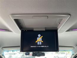 こちら後席周りの装備の写真です。動作に問題はなく、しっかり作動します。車によっては様々な機能が多数付いている車もありますので、長距離ドライブも快適に過ごせます。早目のご検討よろしくお願いします。