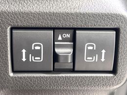 【両側パワースライドドア】スマートキーや運転席のスイッチで後席両側スライドドアの開閉が可能♪電動だから力を入れてドアを開ける必要が無く、小さなお子様でも簡単に開け閉めでき快適です♪