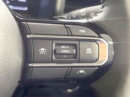 【アダプティブクルーズコントロール】高速道路での長距離走行が楽に！！自動で速度を保つクルーズコントロールが、衝突軽減システムと連携し、前方の車両を感知して車間を保つように速度調節してくれます！！