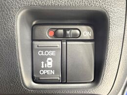 【パワースライドドア】スマートキーや運転席のスイッチでスライドドアの開閉が可能♪電動だから力を入れてドアを開ける必要が無く、小さいお子様でも、重い荷物を持っている時もラクに開け閉めできます♪